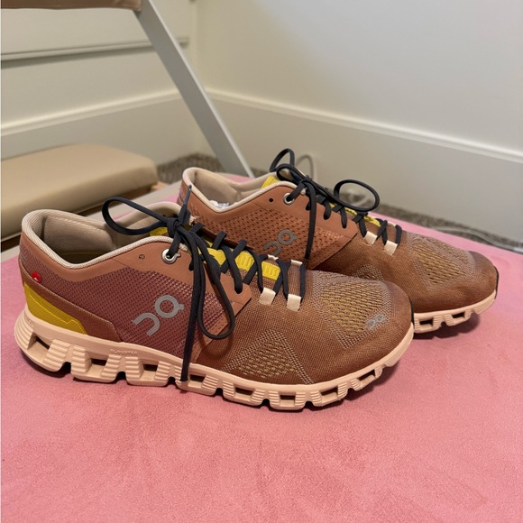 On Cloud Running/ Hiking Shoes - Mocha Sand Size 9 - Picture 6 of 8